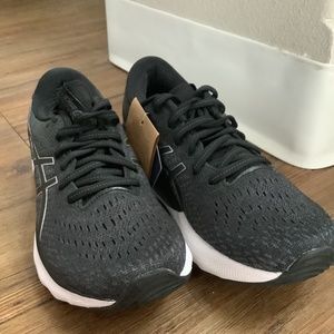 Asics  gel nimbus 24 brand new, never worn